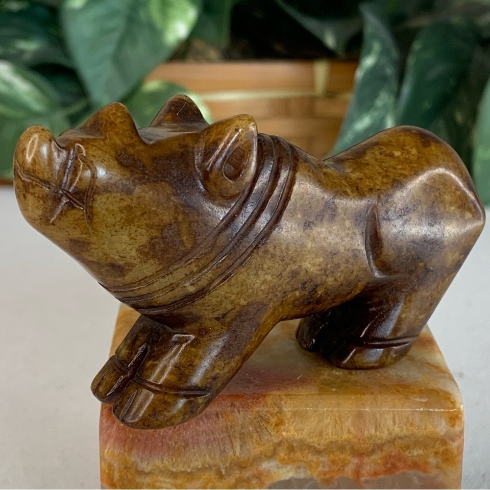 Chinese Jade Stone Rhino Figurine Hand Carved Animal Statue Figure Brown 3.3"